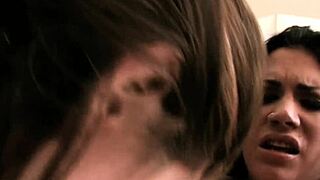 Tattooed brunette lezdomina toys big tits babe's cunt