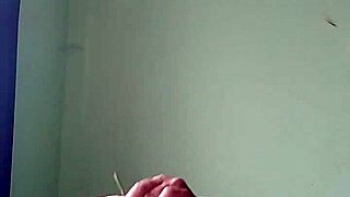 印度女同志裸茄子猛插高潮