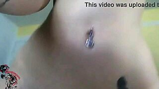 lauren masturbates on cam