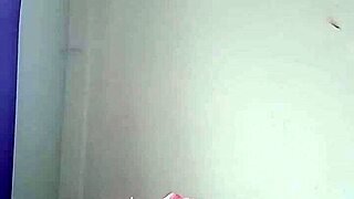 印度女同志裸茄子猛插高潮