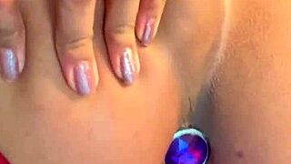 Greluda, 18 Anos Gostosa, Masturbates In Lesbian Cunilingus Scene.