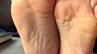 Ninfeta Safada Strips Down Showing Petite Body Like a Naughty Brunette