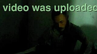 Madrasta divide a cama com enteado para assistir 50 tons de cinza