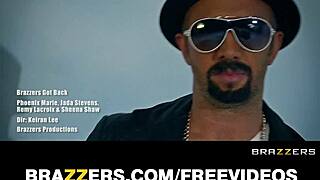 四个妹子分享一根大鸡巴？