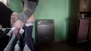 Cogiendo en la Cocina NEXT TO THE HEATER with Latina Heat