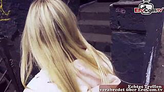 Deutsche Vollbusige Blonde Teen Agerin In Einer Öffentlichen Bar Beim Sextreffen