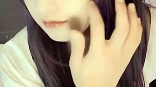 可爱亚洲人妖戴猫耳独自手淫