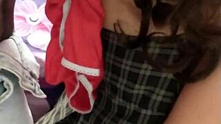 entrené a mi colegiala para masturbarme cada que robé uno de sus calzones sucios ya sabe que es hora de hacerme la chaqueta ¿y no dice nada morras de escuela