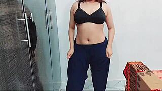 Pakistani Girl Strips Nude in Live Video Call Dance for Client