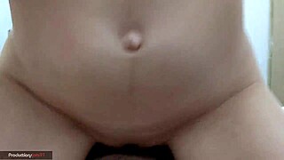 se excita con mi pene y se monta hasta eyacular