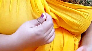 i'm from west bengal and this sexy bhabhi in saree is so hot