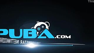 金发美女扣湿淋淋骚逼