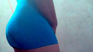 wow, this sexy latina shemale wants to show her body 😍