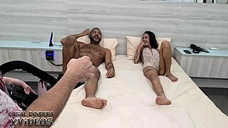 i see karolzinha showing her ass and explaining how she films while married.