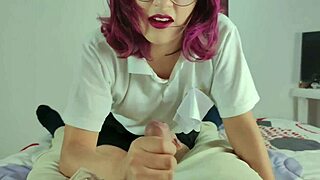 Colegiala deliciosa en uniforme suplica ayuda con notas y termina follando amateur 😍