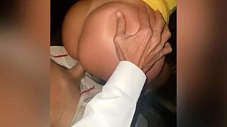 O Alfa Levantou Minha Saia no Swing e Penetrou Fundo Sem Pedir ao Meu Marido, Não Aguentei e Gozei Muito no Seu Pau