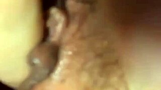 Vietnamese beauty nhẫn rose in intimate sex scene 😘