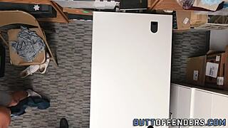 男同偷窃犯被颜射？