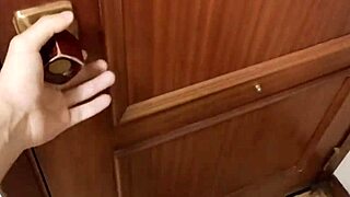 Neighbor invites me for a quickie at her place 😉