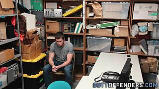 男同偷窃犯被颜射？