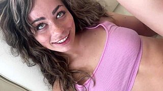 Renee Rose 和 Scott Stark 在家庭幻想角色扮演中