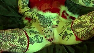 i'm the milf on the shelf having a xmas solo orgasm with fingering