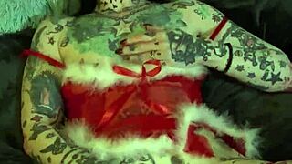 i'm the milf on the shelf having a xmas solo orgasm with fingering