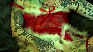 i'm the milf on the shelf having a xmas solo orgasm with fingering