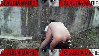 trying impossible positions to lick this fat woman's pussy on the street, her juices are amazing 😋💦