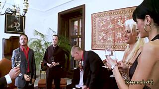 哇！辣妹们在Kumalott用双插给我生日惊喜！