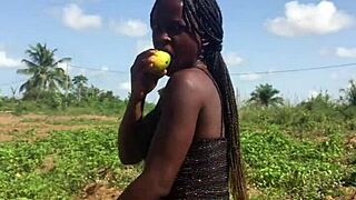 I can't believe how crazy this bitch is twerking her big ass outdoors, it's so wild