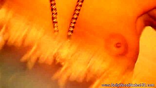 印度黑发美女跳舞脱衣诱惑