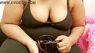 Kolkata Girl Shows Off Big Boobs in Casual Chat
