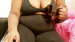 Kolkata Girl Shows Off Big Boobs in Casual Chat