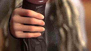 i'm giving a huge black cock a handjob during massage