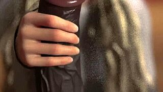 i'm giving a huge black cock a handjob during massage