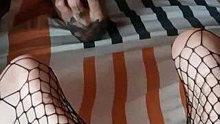 i love fucking her feet and cumming on them