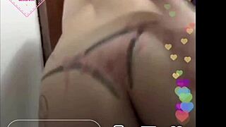 I twerk my big ass and play with my tight pussy in midnight live