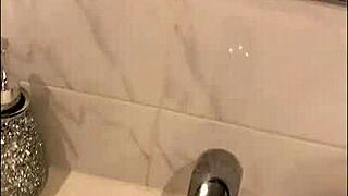 Sophie James Milf Shows Off Her Perfect Body?