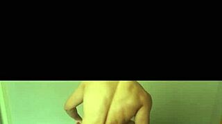 Hermanastro hetero bisexual infiel tiene sexo anal cuando su esposa se va