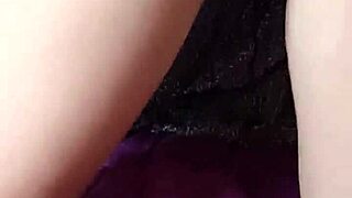 欧洲大屁股人妻狗爬自慰剃光屄