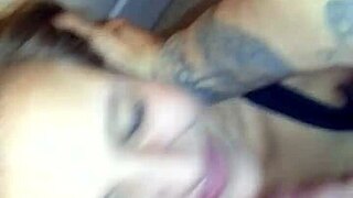 她饥渴吸屌深喉直捅嗓子眼