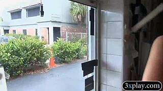 金发美女被秃头男现金狠干😏