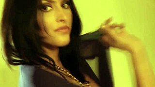 Girl from Bollywood shows her nude body