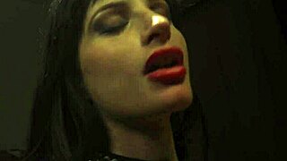 娇小法国熟女Ava Courcelles 被大黑屌口爆尖叫