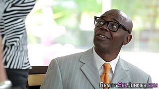 cuckolding milf in stockings gets big cock 😏