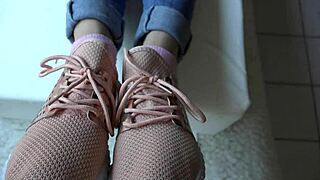 i luv kristys new sneakerz fetish, shes so petite n blonde wit dem close ups