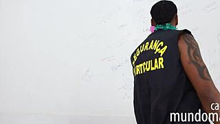 三个黑人浴室大群P乱交