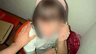 colegiala mexicana dando sentones en el salon estudiantes no se aguantaron las ganas chupando verga y sentones en la escuela colegiala mexicana en hd!!