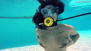 Brita Piskova Masturbates Underwater In The Swimming Pool